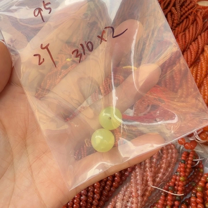 ****辣和田玉未镶嵌颈饰