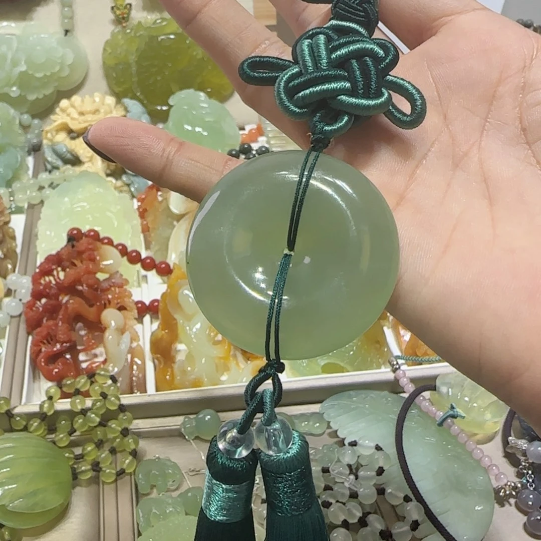 未镶嵌蛇纹石玉吊坠