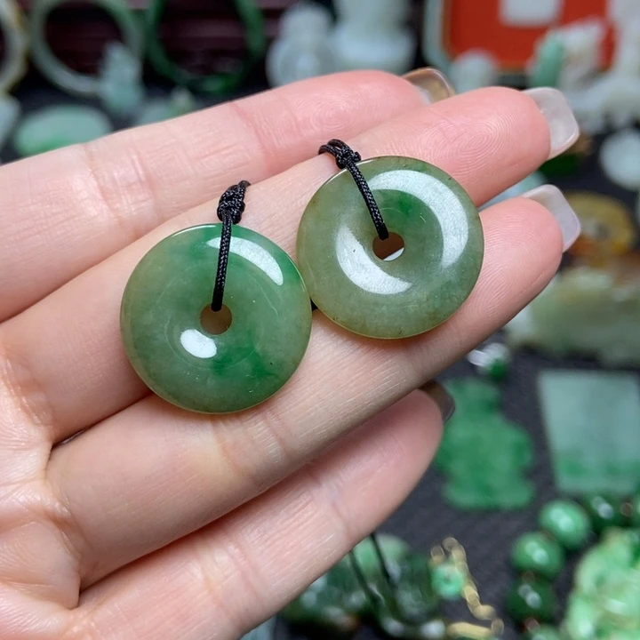 翡翠未镶嵌挂件清