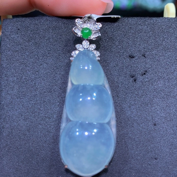 翡翠18K金镶嵌颈饰翡翠