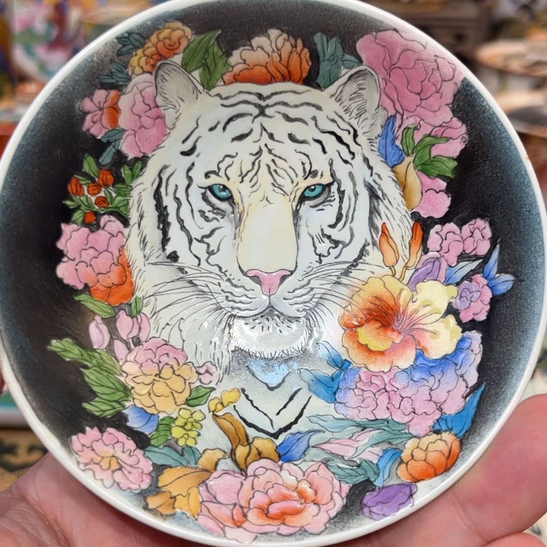 心有猛虎细嗅蔷薇