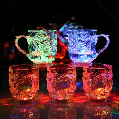 七彩闪光龙纹杯加水自发光酒吧特色夜光杯