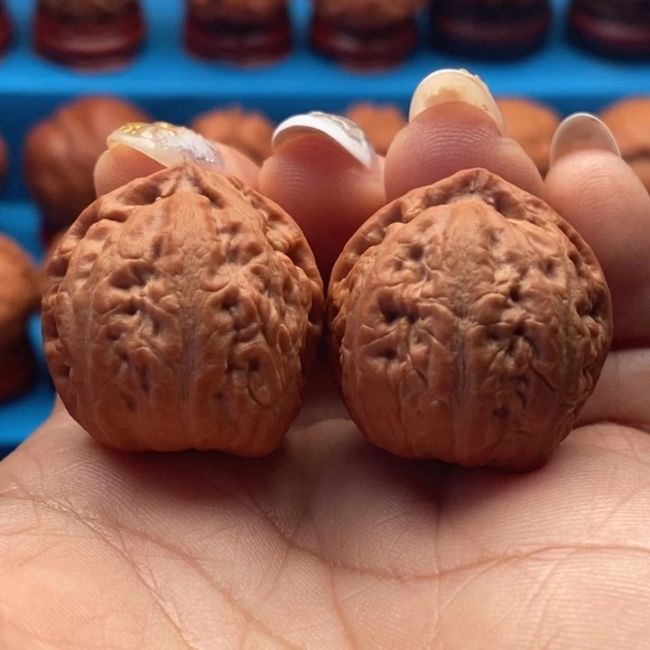 核桃精品文玩核桃手捻三角白