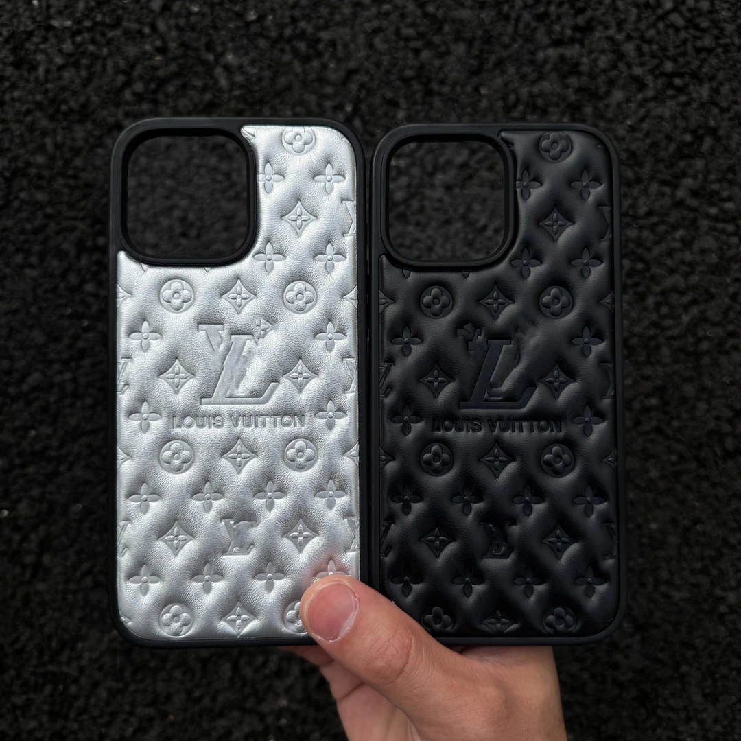 黑色L家钢印皮质潮适用iPhone14promax苹果15手机壳软边16磨砂13p