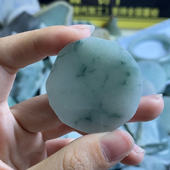 亿***只翡翠裸石纯天然翡翠