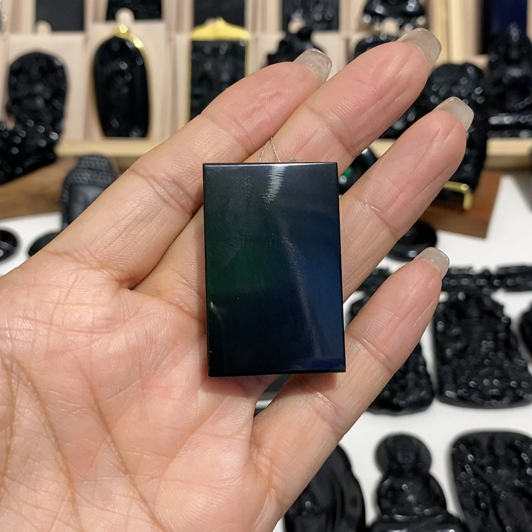 璐***璐岫玉未镶嵌天然岫玉蛇纹石玉颈饰