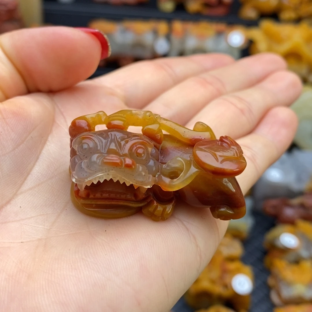 石英质玉（黄龙玉）未镶嵌颈饰