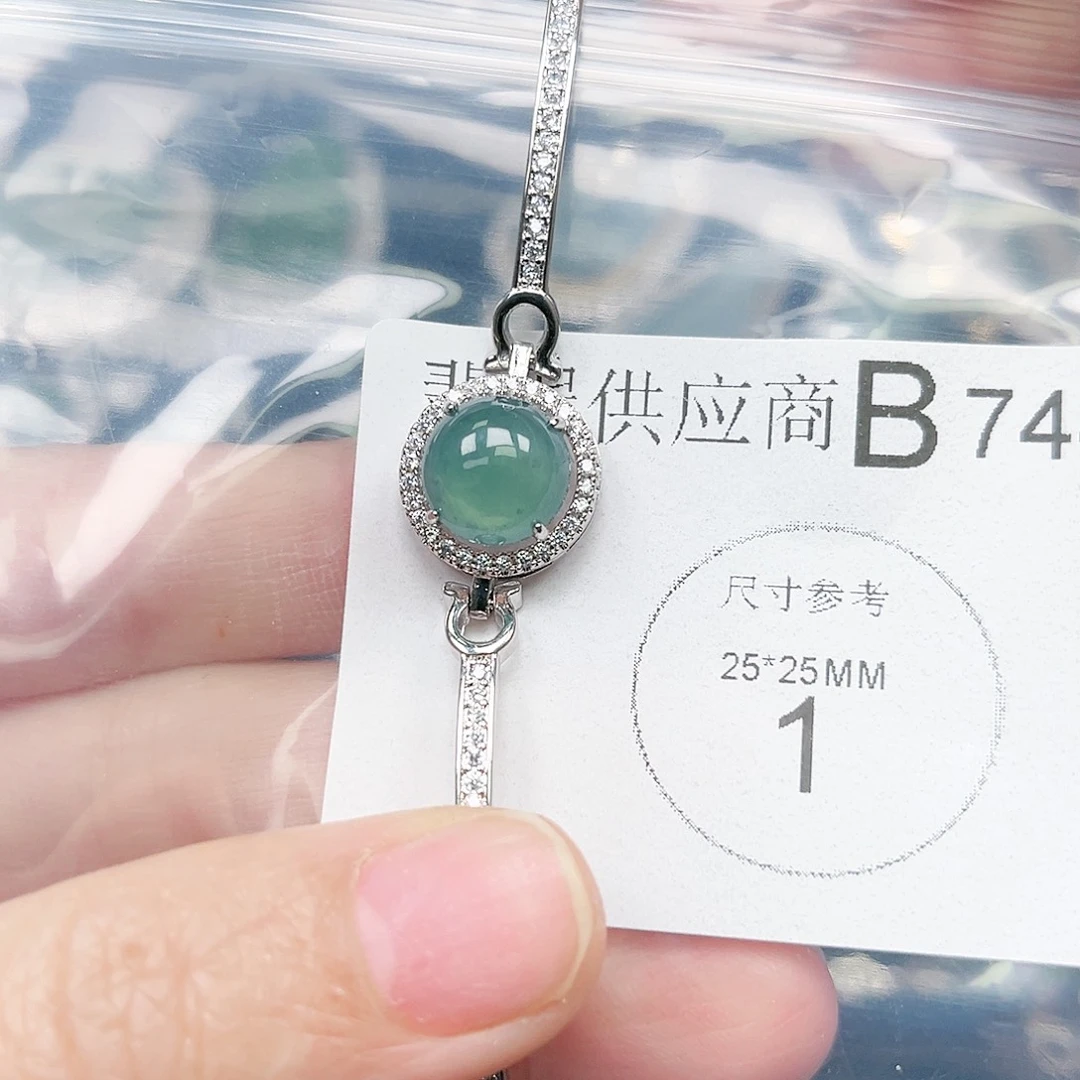 翡翠颈饰未镶嵌翡翠744
