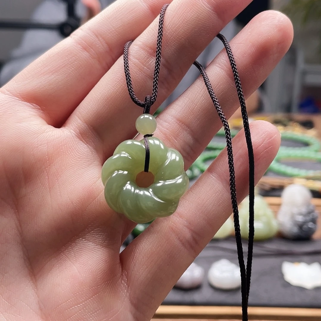 和田玉未镶嵌颈饰多样性发一