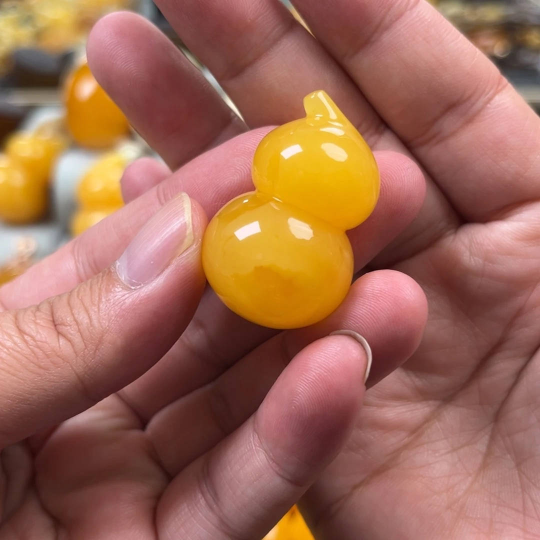 蜜蜡未镶嵌珠宝奇石