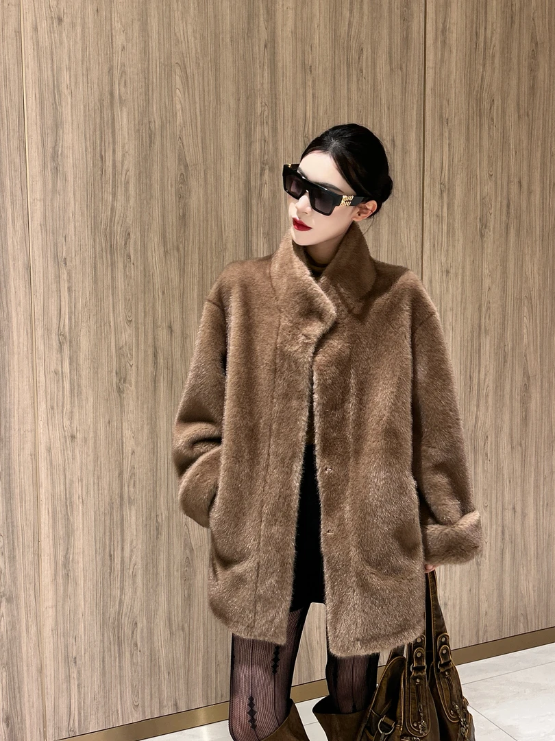 【三十八专属】2024冬季时尚立领挽袖双色毛毛外套