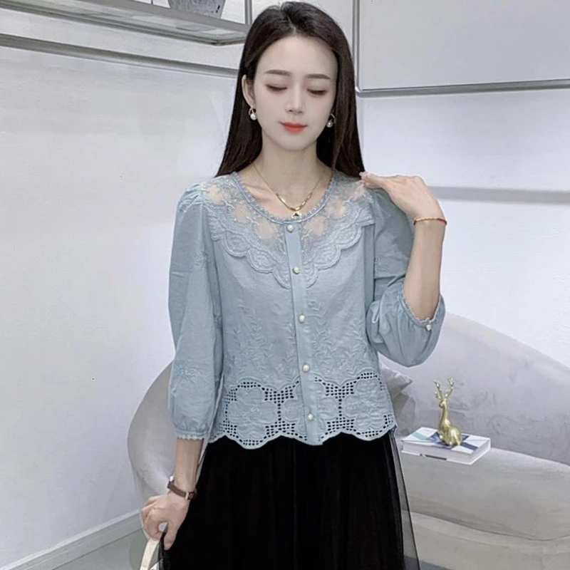 时尚七分袖衬衫女2025早秋新款洋气质休闲百搭蕾丝刺绣花边小衫潮