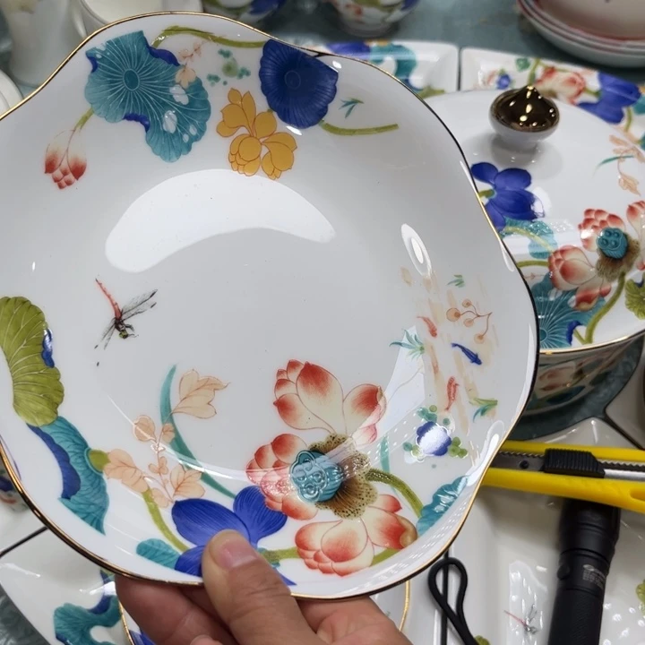 瓷片荷塘梅花深盘两个