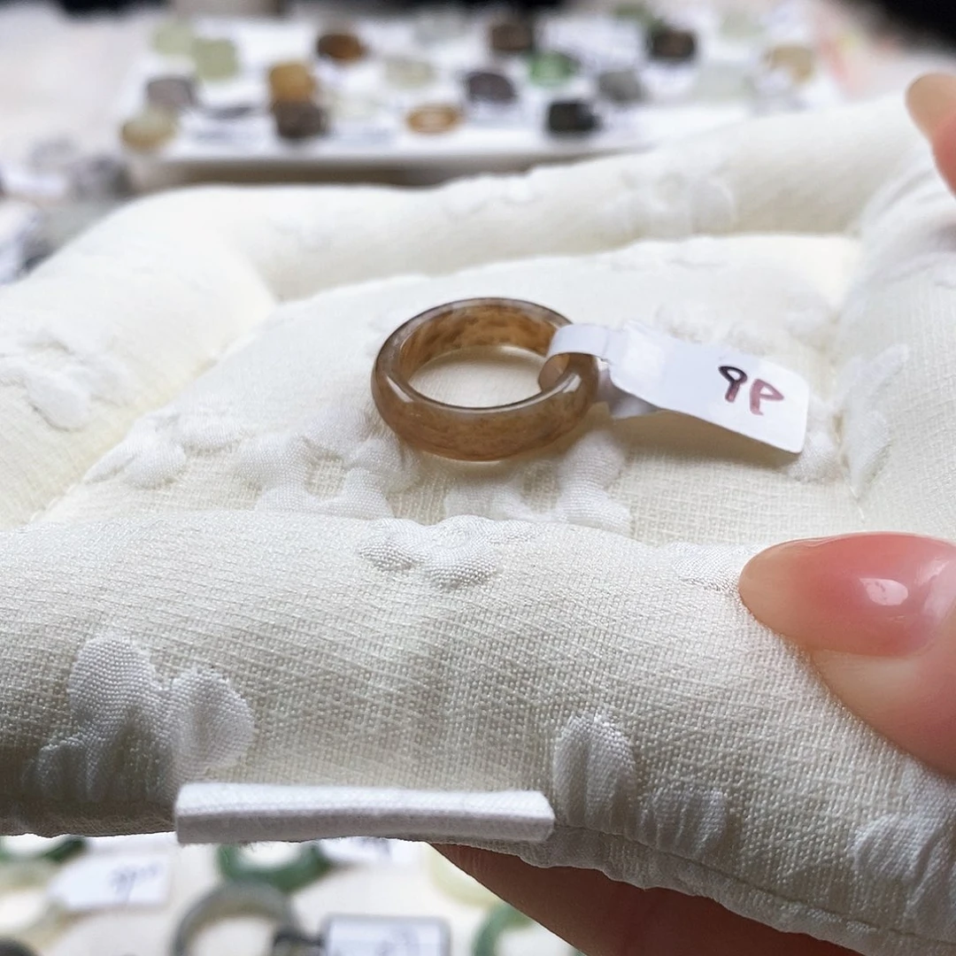 和田玉未镶嵌戒指24糖花泥鳅背内径16.9