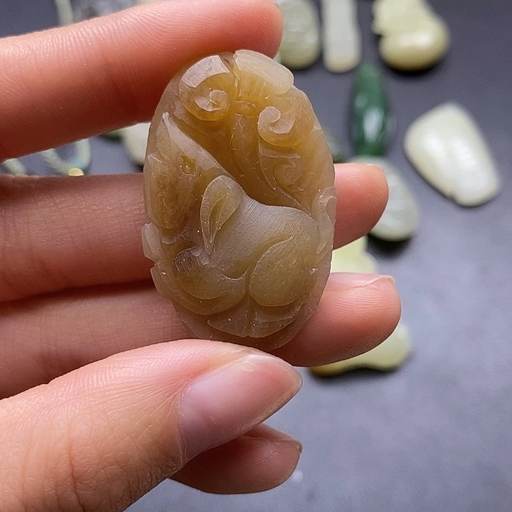 颈饰未镶嵌和田玉陌*