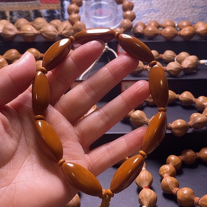 手串橄榄核微瑕疵三面佛光珠