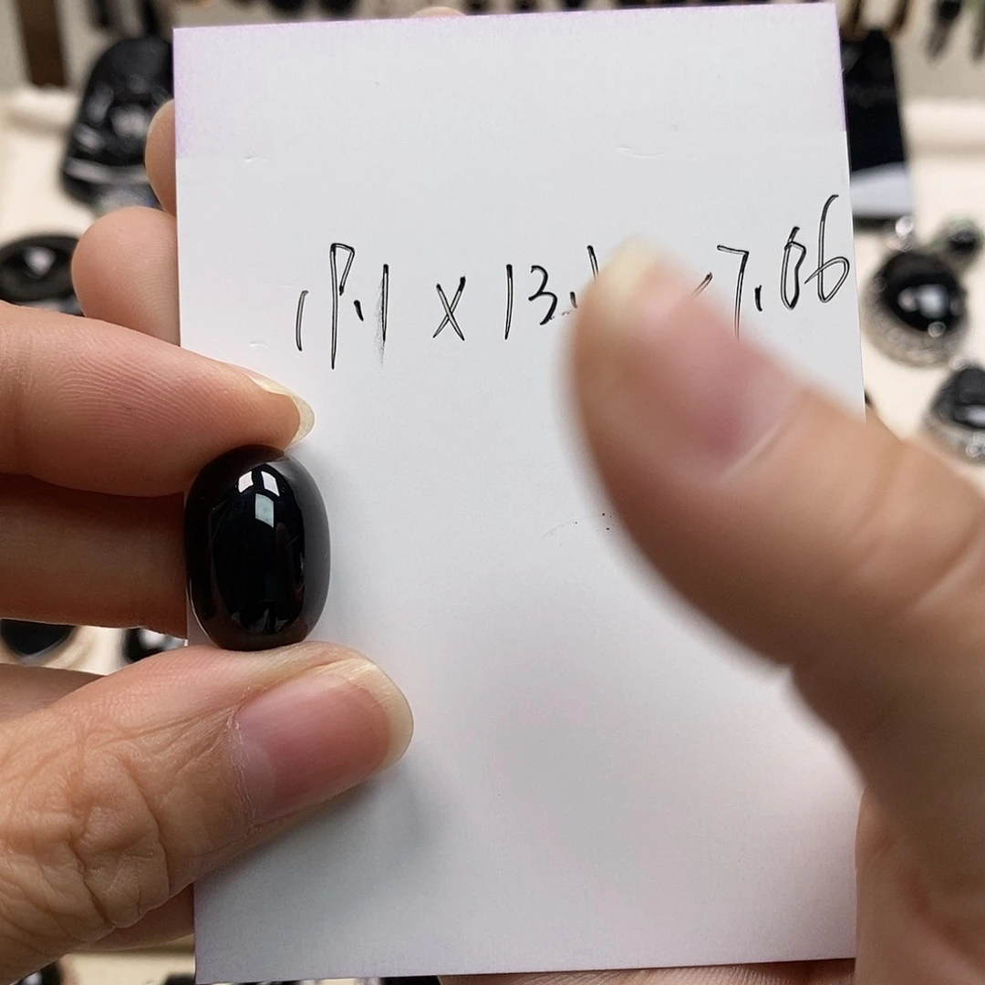 猪***侠翡翠18K金镶嵌颈饰