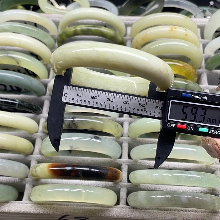 蛇纹石玉未镶嵌手镯274