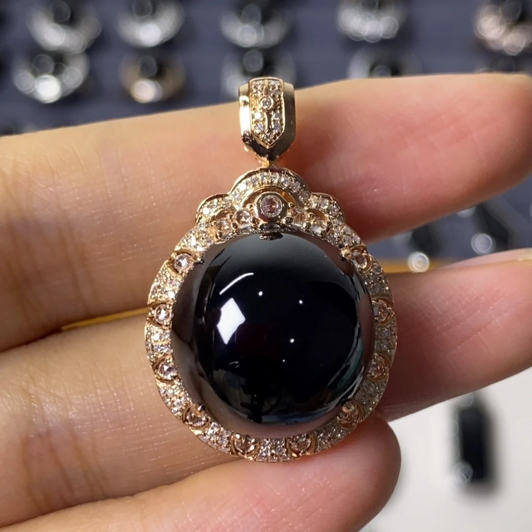 颈饰18K金镶嵌翡翠蛋面吊坠