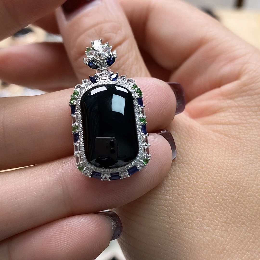 翡翠颈饰18K金镶嵌墨翠