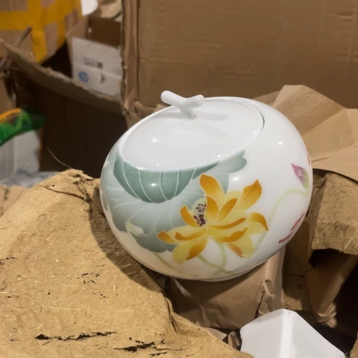 摆件陶瓷盘子碗砂锅都有