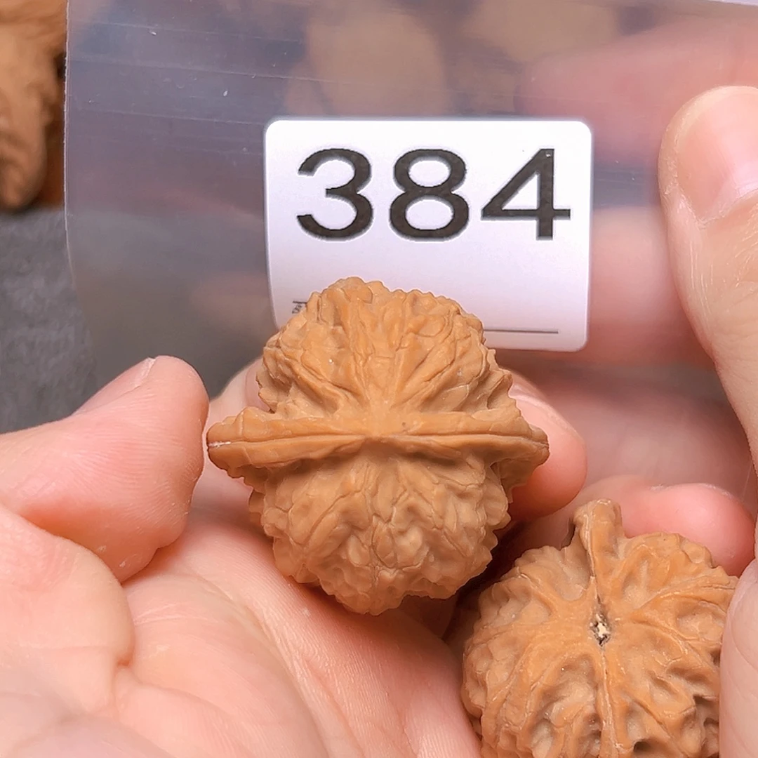 文玩核桃吊坠38梨木台