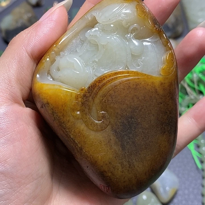 和田玉未镶嵌颈饰刀**梦