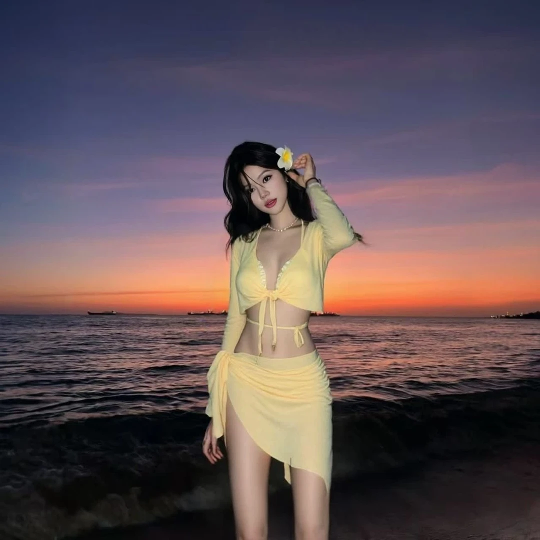 气质夏季保守游泳衣新款女爆款四件套分体性感渡假海边感高端