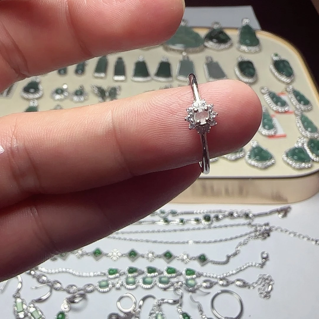 翡翠未镶嵌颈饰1111