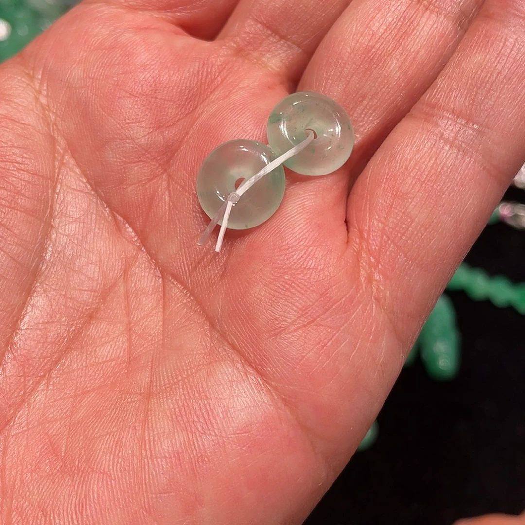 朵***.石英质玉（非洲翠）未镶嵌耳钉