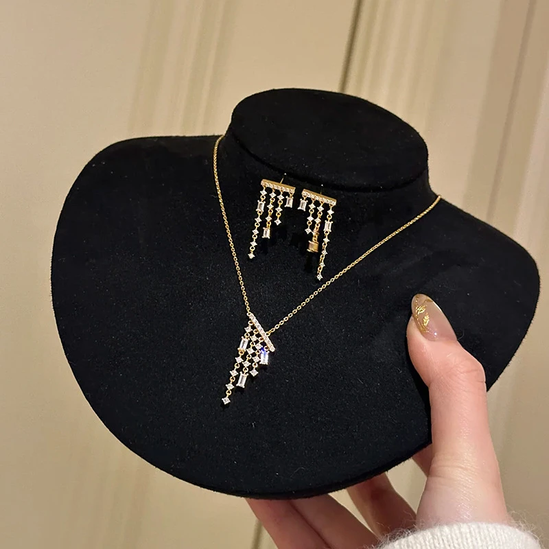 铜合金项链 流光锆石瀑布流苏项链小众设计感个性时尚颈链锁骨链