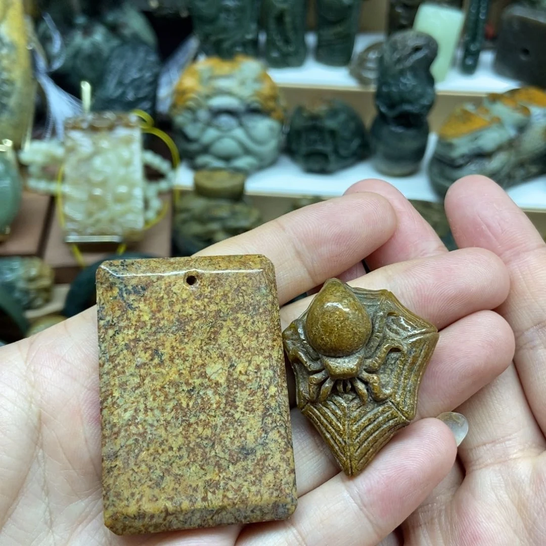 未镶嵌岫岩河磨玉（透闪石质玉）把件