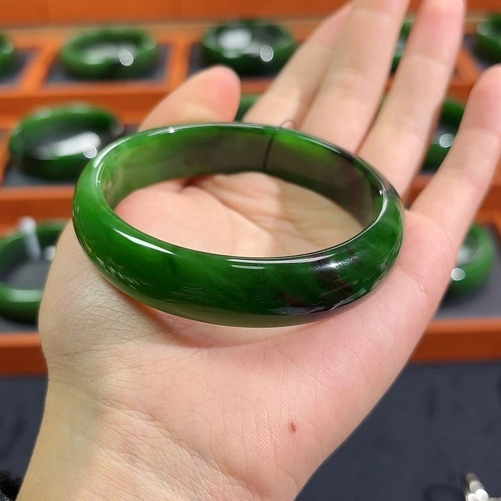 和田玉（碧玉）未镶嵌手镯菠菜绿双耳挂皮