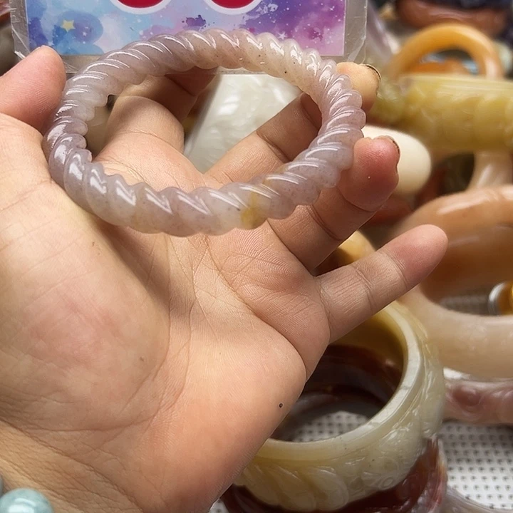 石英岩玉手镯未镶嵌