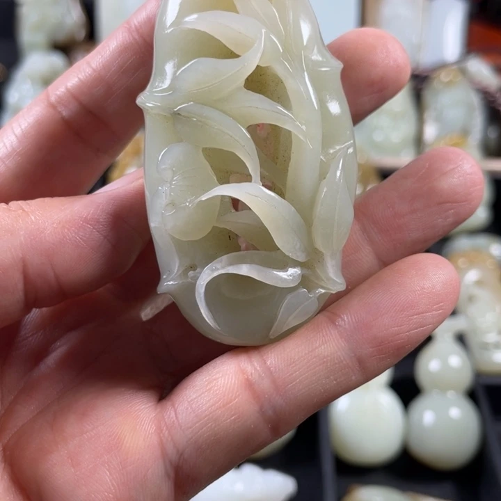 颈饰未镶嵌和田玉（糖玉）