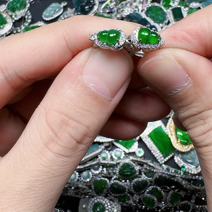 翡翠颈饰未镶嵌天然A货翡翠放漏