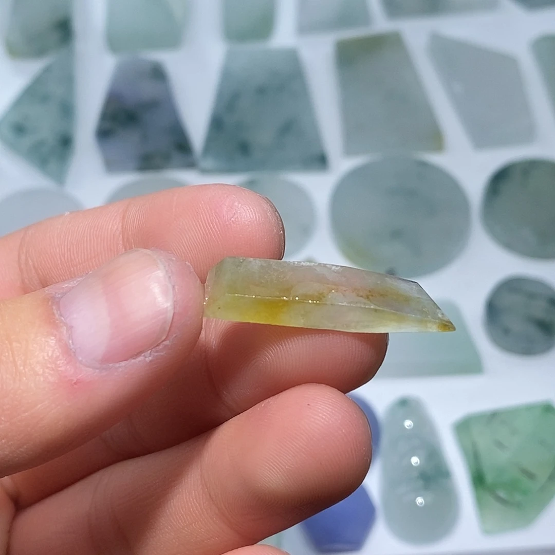 翡翠未镶嵌颈饰6543