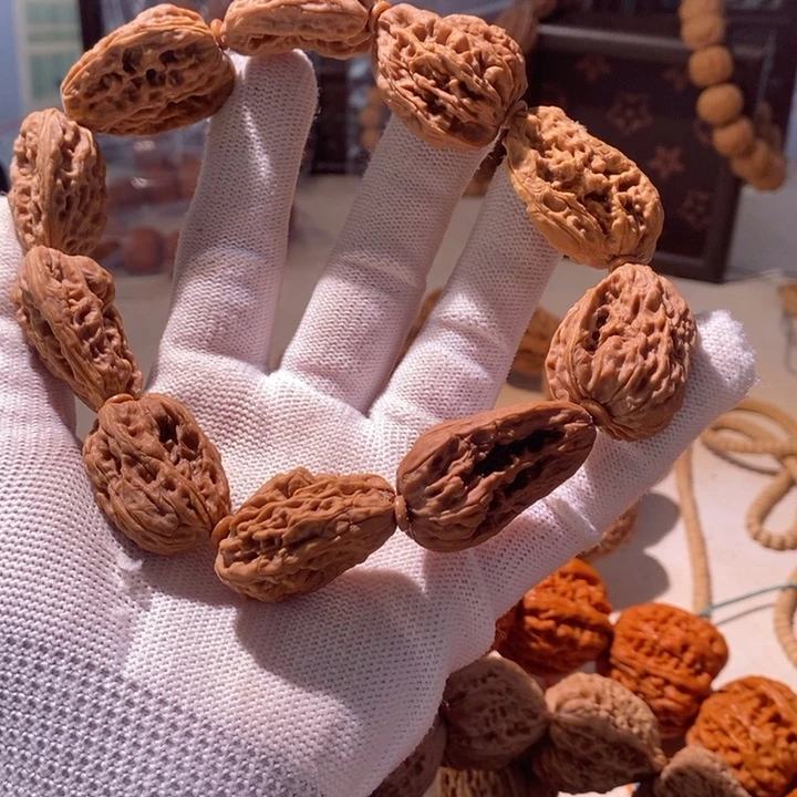 手串文玩核桃仔**饱…………