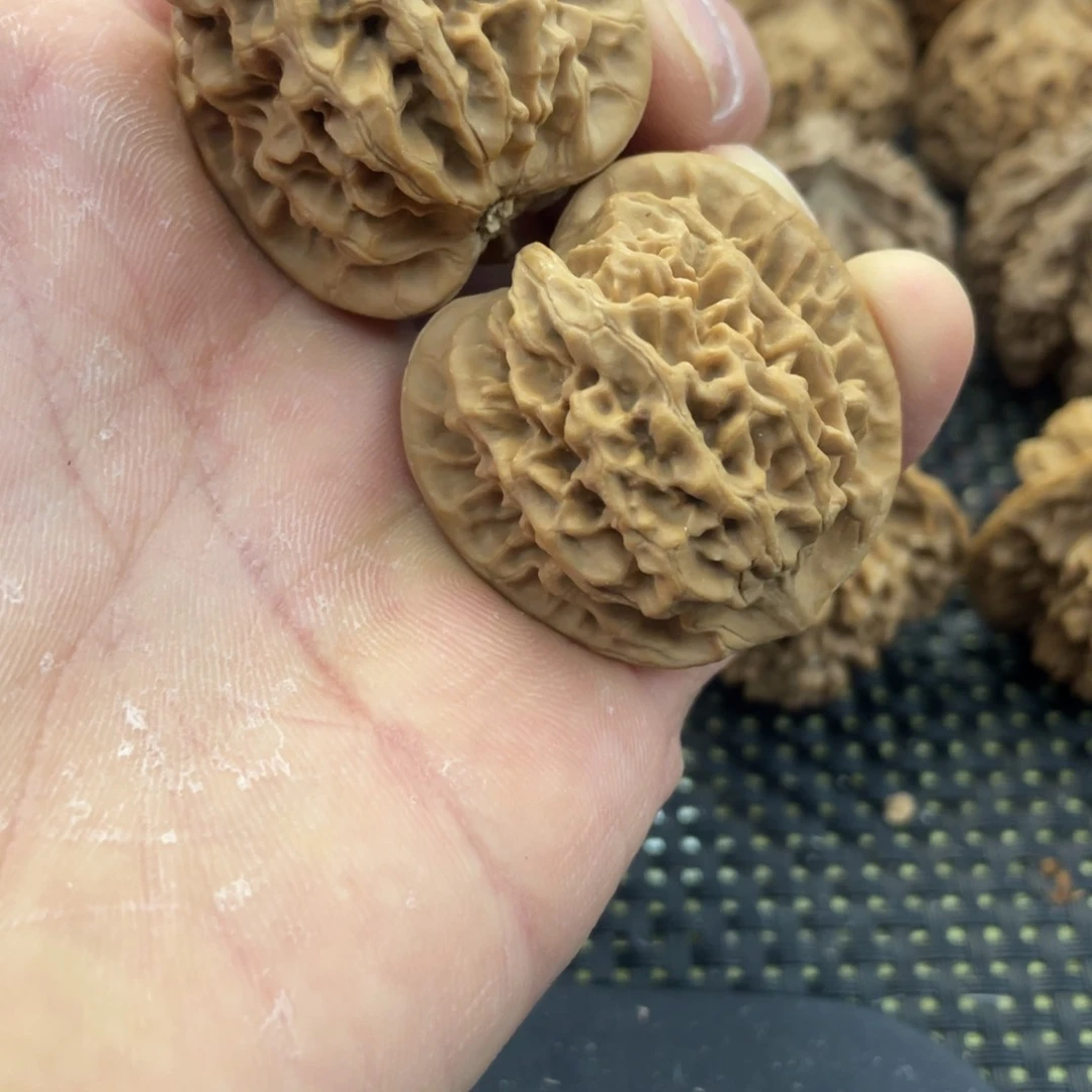 与*样秦岭小王文玩核桃