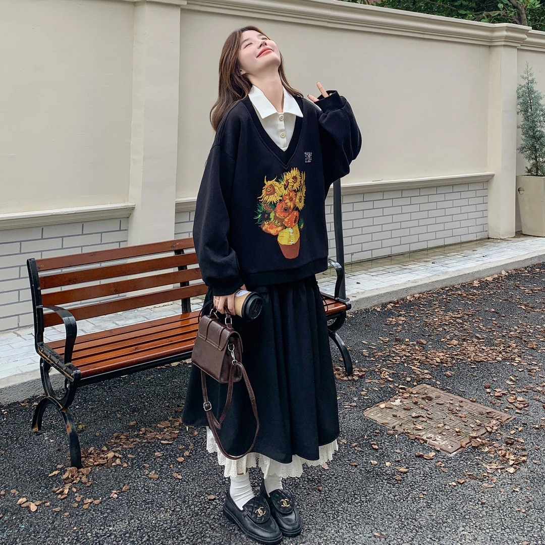 黑色假两件Polo领印花卫衣套装裙女2025秋松弛感减龄半身裙两件套