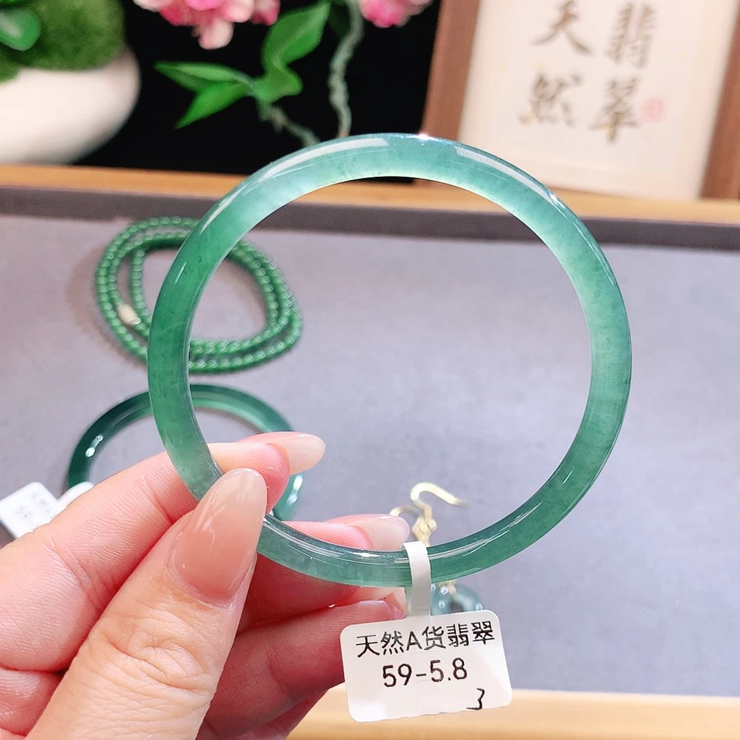 未镶嵌手镯(圆镯)翡翠