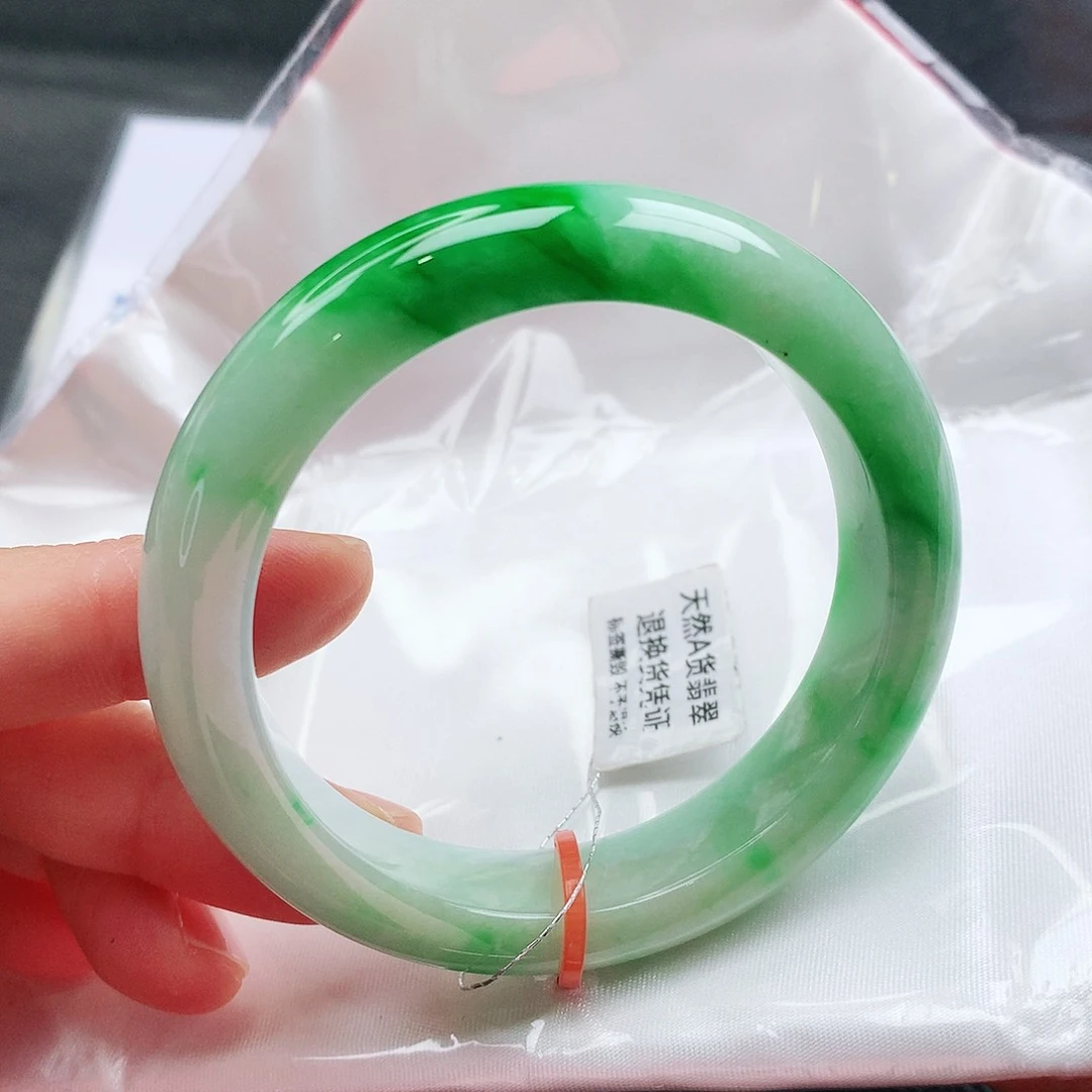 翡翠手镯未镶嵌铁***心天然翡翠手镯