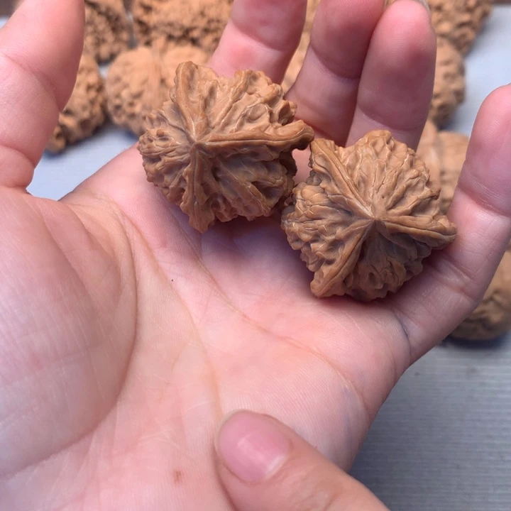多***憶文玩核桃把件三棱