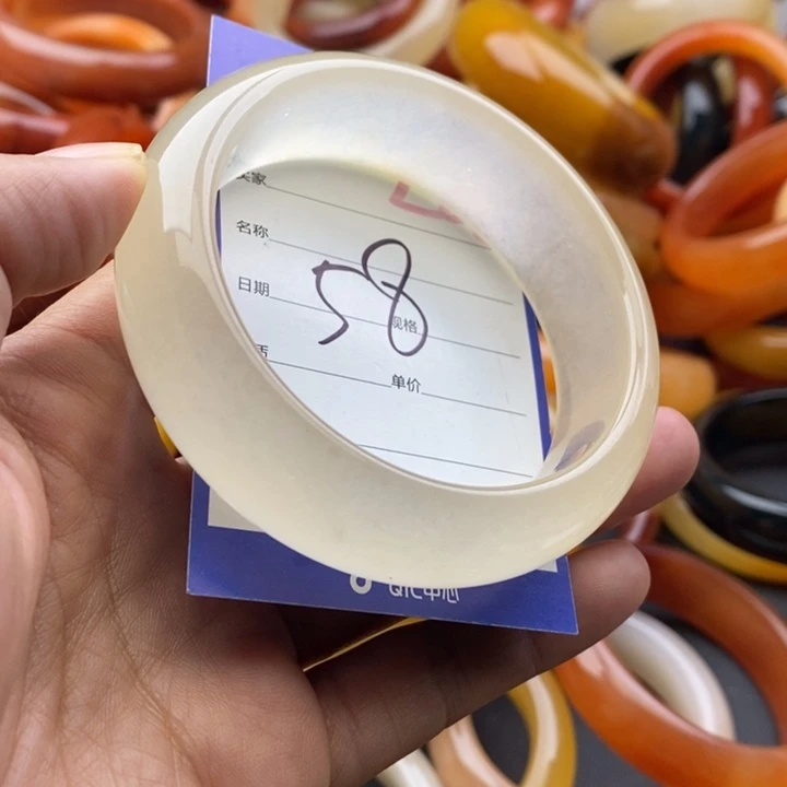 未镶嵌手镯石英质玉