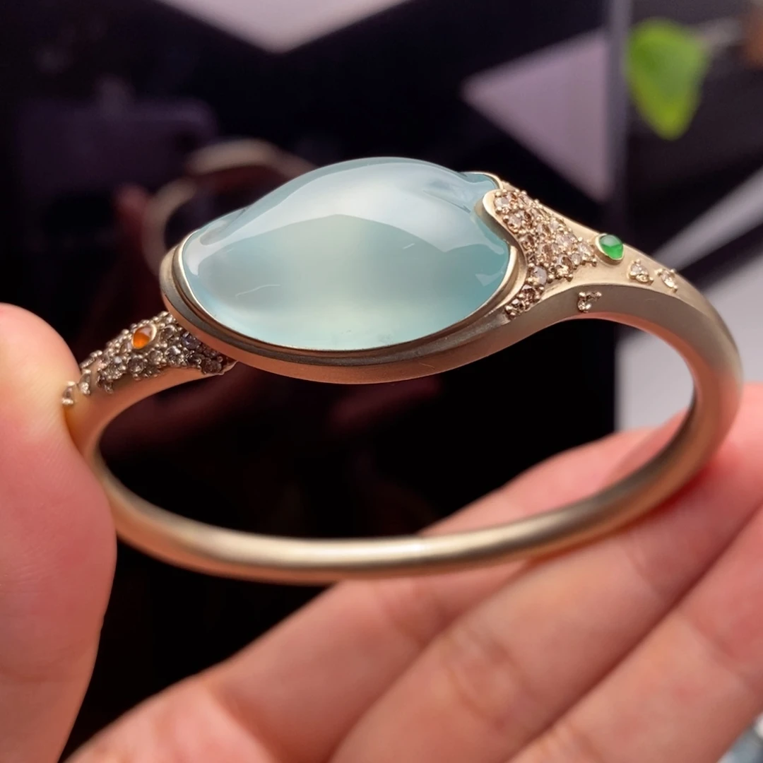 翡翠18K金镶嵌手镯  万物生