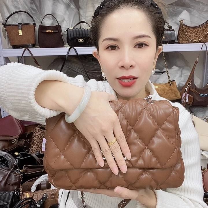 蚕丝小牛剖层皮革PU