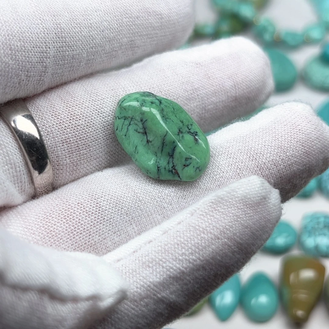 绿松石未镶嵌珠宝奇石