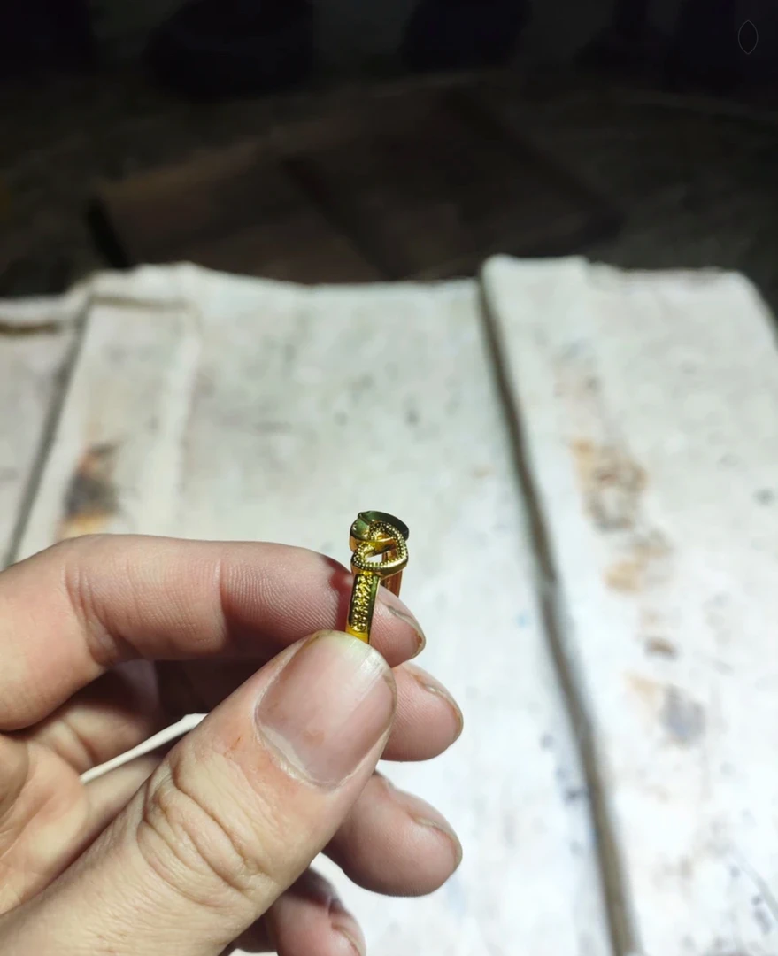 精选家居摆件 精选家居摆件 黄戒指 仿古家居摆件