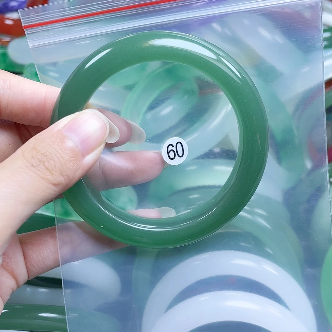 【闪购商品】石英质玉手镯未镶嵌四***剧