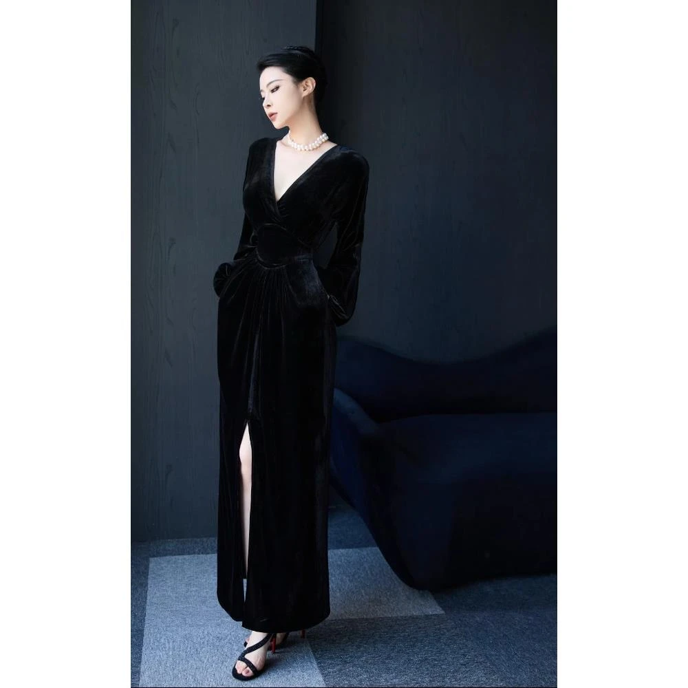 气场强大赫本风法式高级感巨好看大方得体绝美掐腰黑色丝绒连衣裙